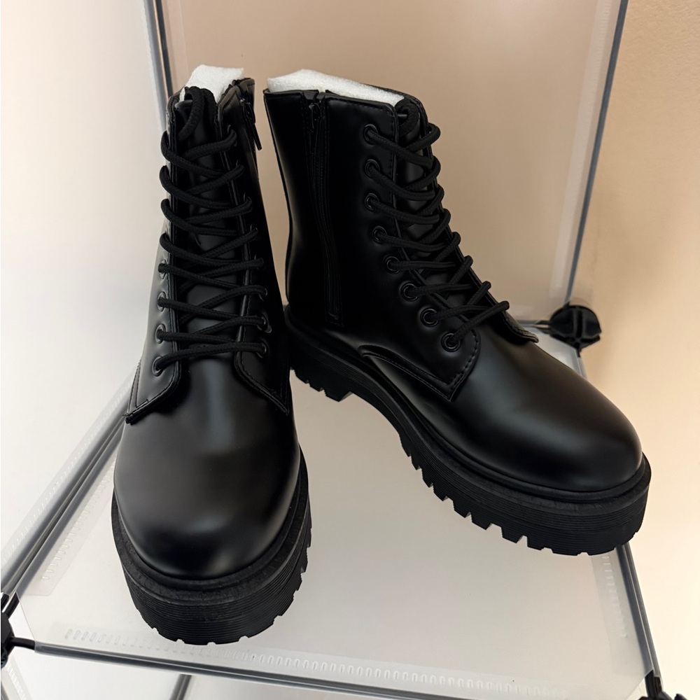 Qupid Women's Chunky Lace Up Combat Black Leather Boots Size 8 NWT - Picture 7 of 10